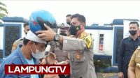Polres Lampung Selatan Berbagi Helm dan Vaksin Covid-19