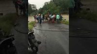 Lampung selatan banjir memakan salah satu korban pengendara mobil terseret arus