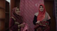 Kunjungi Gerai Dekranasda Lampung Selatan, Risty Tagor Kepincut Kain Inuh Lampung Selatan
