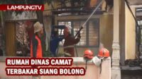 Rumah Dinas Camat Penengahan Terbakar di Siang Bolong