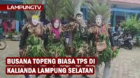 Busana Topeng Hiasi TPS di Kalianda, Lampung Selatan