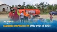 Damkarmat Lampung Selatan Bantu Warga Air Bersih